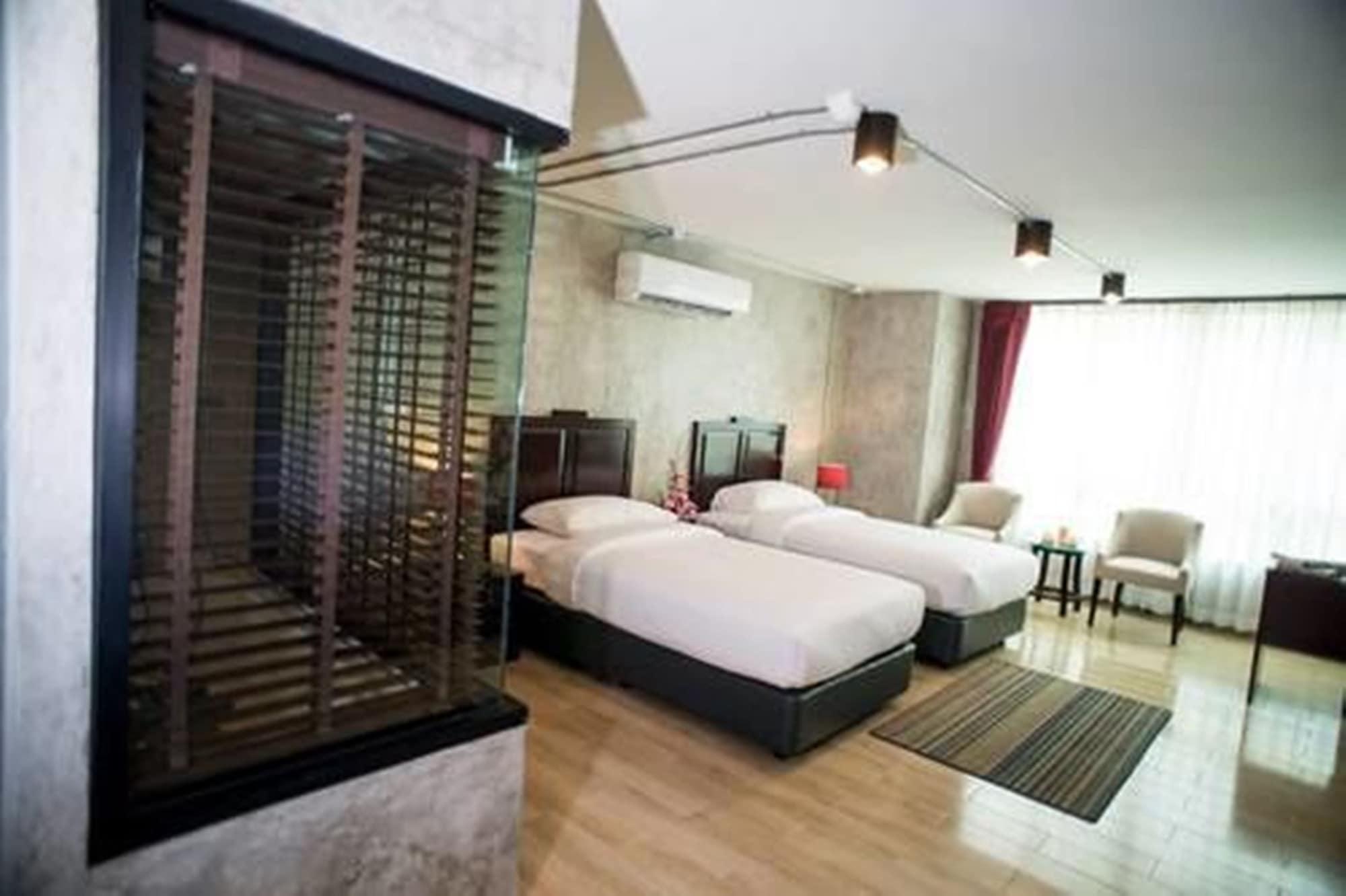 Prestige Chiang Mai Ξενοδοχείο Εξωτερικό φωτογραφία